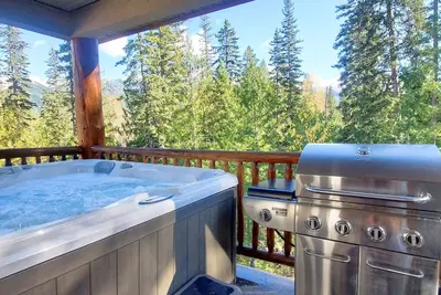 Image de Private Hot Tub & Bbq | Open-Plan Living | Walk to Resort & Trails