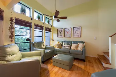 Image de Spectacular Harbor Views! Waterfront Property With Dock