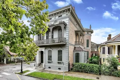 Image de New 3-bdrm top floor of mansion w/ balconies at French Quarter and Frenchmen St.