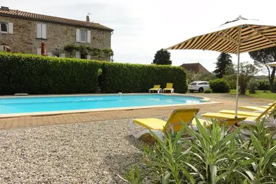 Image de Maison avec piscine privée, jardin clôturé! Vacances tout compris!