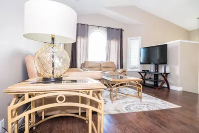 Image de 3 Beds 2 Baths by Costco, Gp Airport, Restaurants