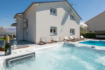 Image de Maison confortable Ă Kosute avec sauna