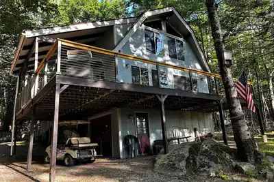 Image de Frye Island, Sebago Lake, Maine - Available Monday-Friday - Single Family