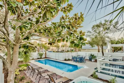 Image de Steps to the beach- Heated Pool- Golf Cart-Hot Tub- Beach Service- Bikes