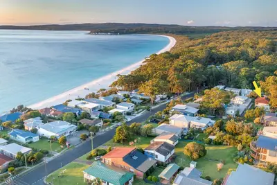 Image de Sandals at the Bay - Upstairs sleeps 6, Hyams Beach