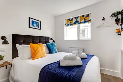 Pet friendly and central Laines location, 1 minute from station