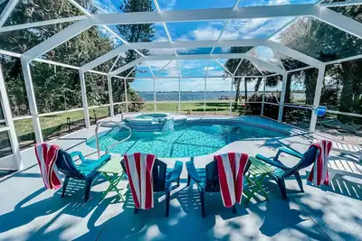 SeaTurtle 🐢Bayfront w/ heated pool, steps to Beach, Sleeps 10, Pets🐾