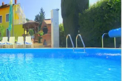Image de Maison de vacances Buje pour 7 - 10 personnes avec 6 chambres Ă coucher - Maison de vacances