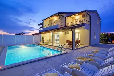 Image de Maison de vacances Buje pour 1 - 8 personnes avec 4 chambres Ă coucher - Maison de vacances