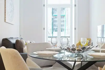 Image de Spacious 1 Bed Apt, Sleeps 4 nr Baixa