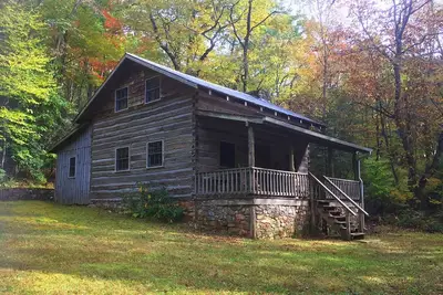 Image de Beautifully-restored 200-year-old Log Cabin off the Blue Ridge Parkway