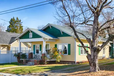 Image de Bradley Cottage in the heart of \"Mayberry\"