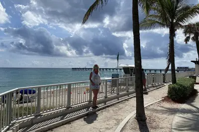 Image de Walk to Lake Ave Close to Beach 3 Bedroom Fenced Backyard Patio Firepit Grill
