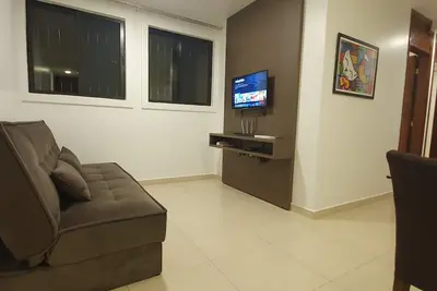 Apto Central Completo, com Suíte e Garagem