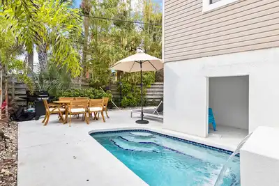 Image de Villa Fiesta  | Pet Friendly Home In Siesta Village, Heated Pool and Hot Tub, Walk to the Beach!