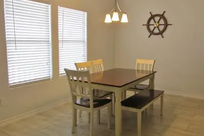 Image de Red Fish Condo C, with boat slips and pool.