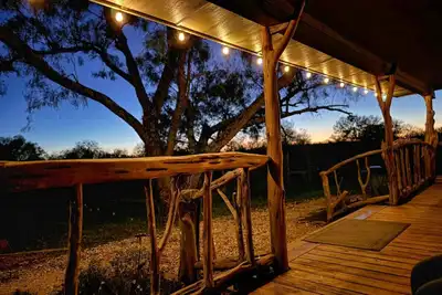 Image de Hot Tub. 140 acres. Exotics to feed. River on site. Summer haven.