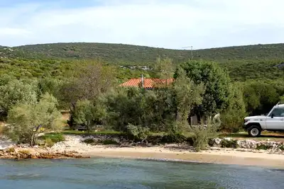 Image de Maison de pêcheur près de la mer Baie Zuborovica, Pasman (K-321)