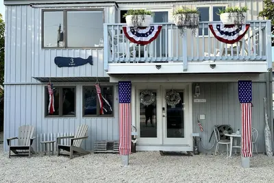 Image de Close to the Bay and Beach! 5 Bdr in the heart of Barnegat Light