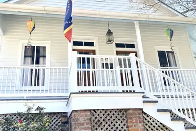 Image de A 125 Year Old Luxury Cottage in Natchez