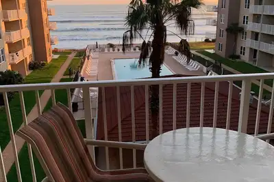 Image de Oceanfront Paradise Awaits You! Walk directly to the beach from property