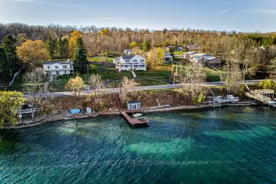 Image de Enjoy swimming/boating in the lake, Fall Foliage, Wine trail, Skiing and Hiking