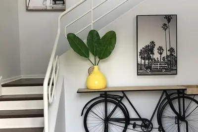 Upscale home: walk to beaches, restaurants, exceptionally clean!