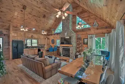 Image de Lovely Lake Hartwell Retreat: Dock, Deck & Grill!