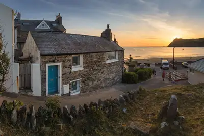 Image de A wonderful coastal cottage, in a great setting close to the beach.