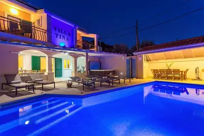 Image de Villa Tina - luxurious accomodation with heated pool, a Jacuzzi, 6 bedrooms