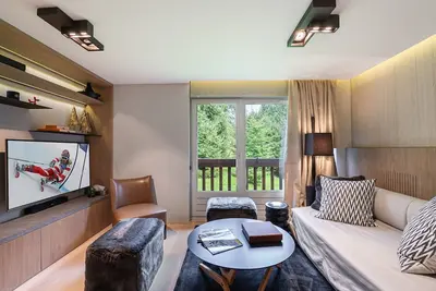 Charmant studio rénové, à 10 min du centre de Megève, piscine, tennis, aire de jeux, parking inclus