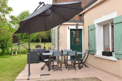 Image de Longère XIXe rénovée avec spa, trampoline, vélos, jeux et grand jardin au calme