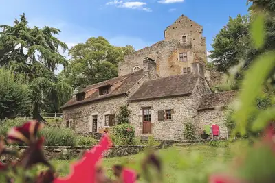 Image de Maison Rivière avec Terrasse, Wifi et Jardin Fleuri - Idéal Pêcheurs