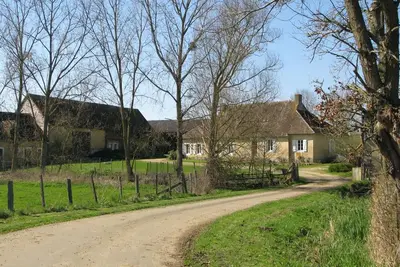 Image de Maison Spacieuse et Indépendante avec Jardin et Terrasse, Idéale pour Observer la Nature en Sarthe