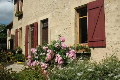 Image de Maison du XVe restaurée avec cheminée, jardin clos et bar privé