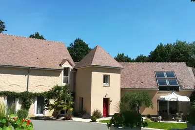 Image de Gîte de charme proche Le Mans avec jardin, parking, et bien-être