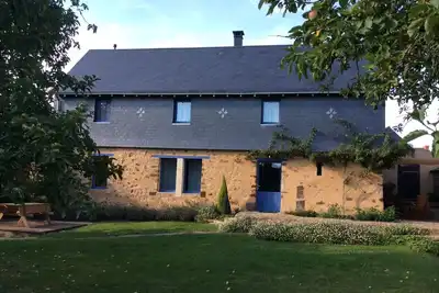 Image de Gîte familial restauré en pleine nature avec terrasse, proche forêt, idéal pour groupes et Pmr