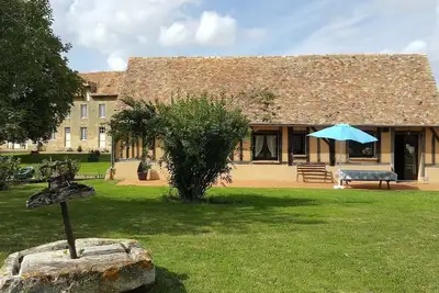 Image de Maison de plain-pied avec jeux, coin pêche et musée du vélo à proximité