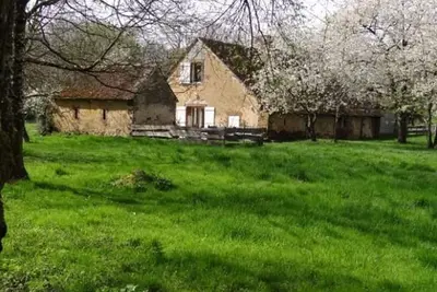 Image de Ferme rénovée avec verger, 7 km du Mans, cheminée, 4 chambres, draps inclus, calme assuré