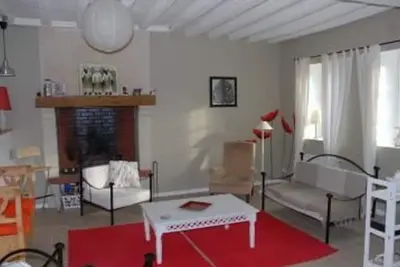 Image de Gîte spacieux rénové en 1850 avec grand jardin, terrasse, jeux pour enfants et équipements modernes!
