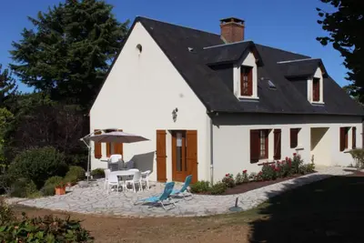 Image de Grande Maison de Campagne avec Jardin Clôturé, Pétanque et Ping-Pong - Idéale Familles