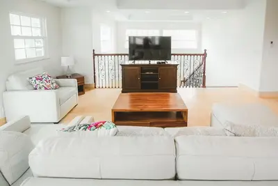 Image de Spacious 3 Bedroom / 2 Bath / Sleeps 8