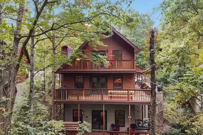 Image de 1 mile from Pigeon Forge, outdoor Fireplace Outdoor pool access-game room & More