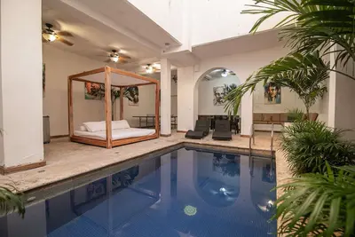 Image de Beautiful 13 Br House in the Old City