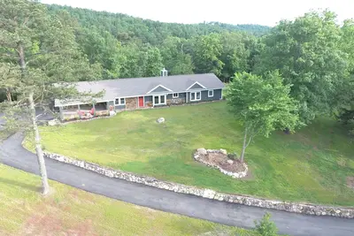 Image de Gorgeous Mountain View, 6 Private acres, Close to Downtown!