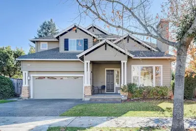 Image de Sunny Santa Rosa Stay, Hill Views, Yard & Games!