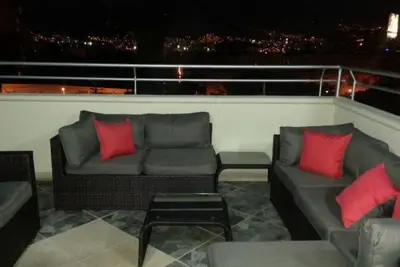 Image de 10 bedroom building combo Roof deck Private