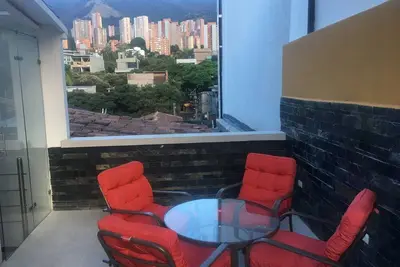 Image de 5 Bedroom Combo of 3 bedroom Ph inside Lleras with Private roof and a 2 bedroom below Ac.