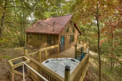 Image de Fox Den Cabin with Invigorating Hot Tub!