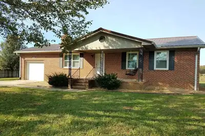 Image de Brick 3 bedroom home in the country. Close to Cookeville!